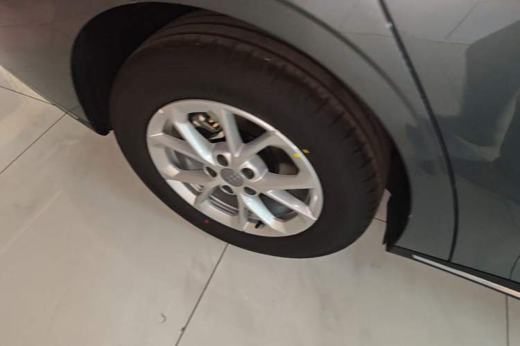 Used Geely Galaxy Stellar 6 2026 Model 125km Long-range Edition Right Rear Wheel Hub
