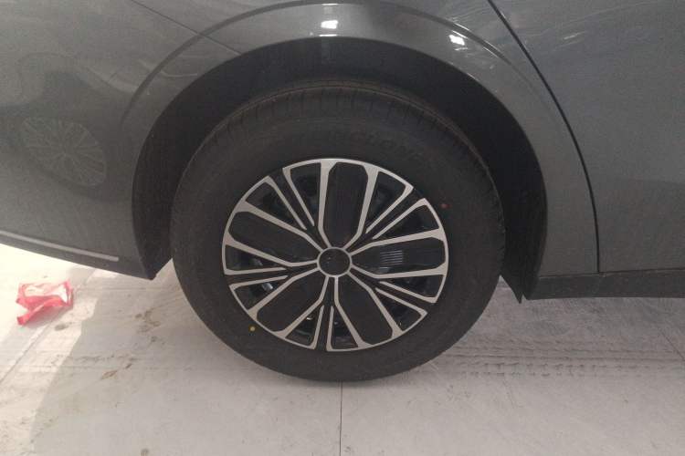 Used Geely Galaxy Stellar 6 2026 Model 60km Sailing Edition Right Rear Wheel Hub