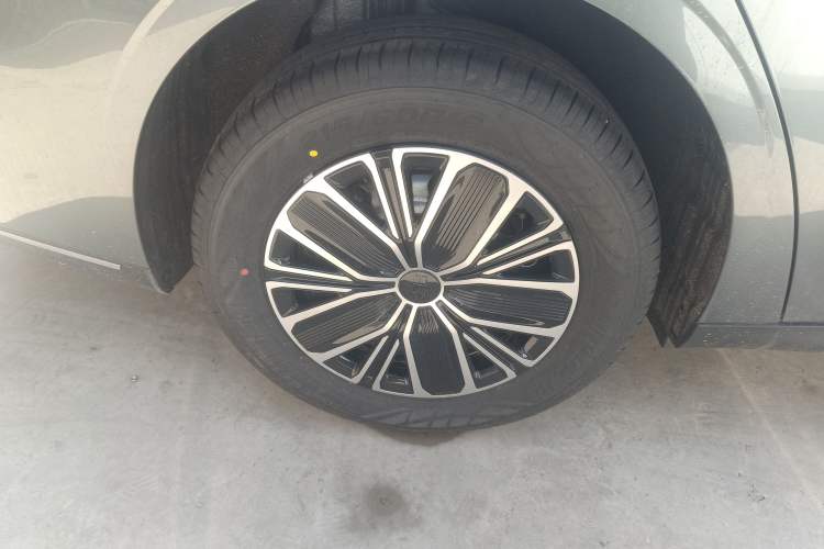 Used Geely Galaxy Stellar 6 2026 Model 60km Sailing Edition Right Rear Wheel Hub