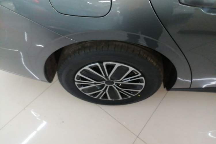 Used Geely Galaxy Stellar 6 2026 Model 125km Free-Style Edition Right Rear Wheel Hub