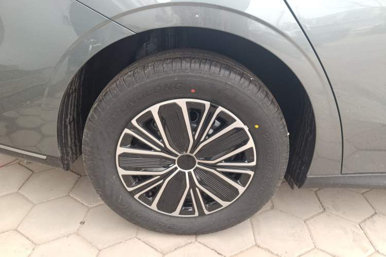 Used Geely Galaxy Stellar 6 2026 Model 60km Sailing Edition Right Rear Wheel Hub