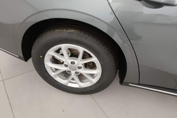 Used Geely Galaxy Stellar 6 2026 Model 125km Long-range Edition Right Rear Wheel Hub