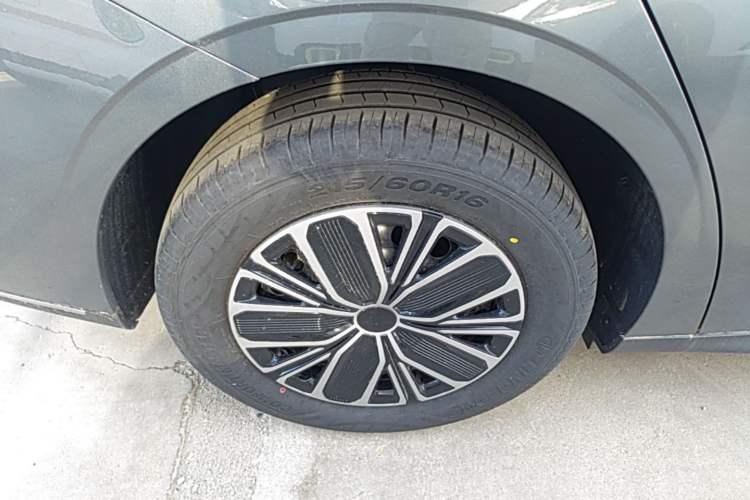 Used Geely Galaxy Stellar 6 2026 Model 125km Free-Style Edition Right Rear Wheel Hub