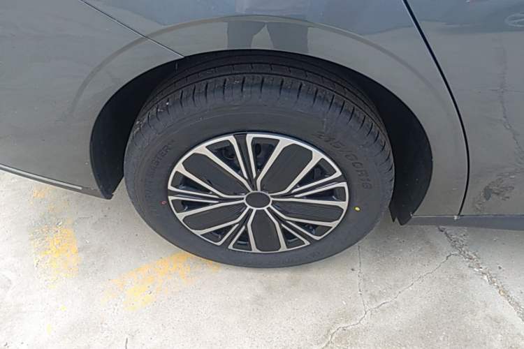 Used Geely Galaxy Stellar 6 2026 Model 125km Free-Style Edition Right Rear Wheel Hub