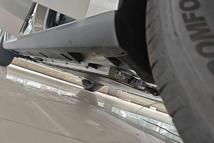 Used Geely Galaxy Stellar 6 2026 Model 125km Free-Style Edition Right Side Sill