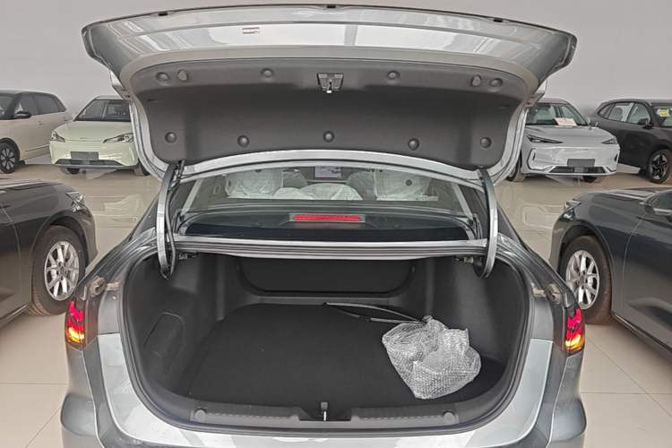 Used Geely Galaxy Stellar 6 2026 Model 125km Free-Style Edition Trunk