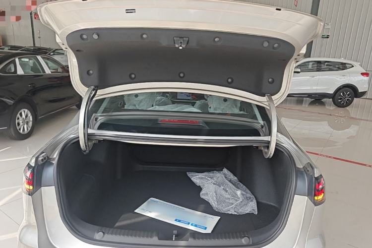 Used Geely Galaxy Stellar 6 2026 Model 125km Free-Style Edition Trunk