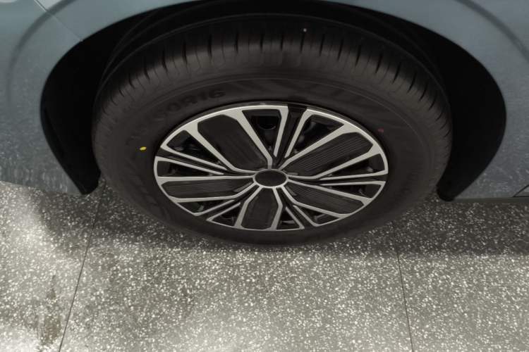 Used Geely Galaxy Stellar 6 2026 Model 60km Free-Style Edition Left Front Wheel Hub