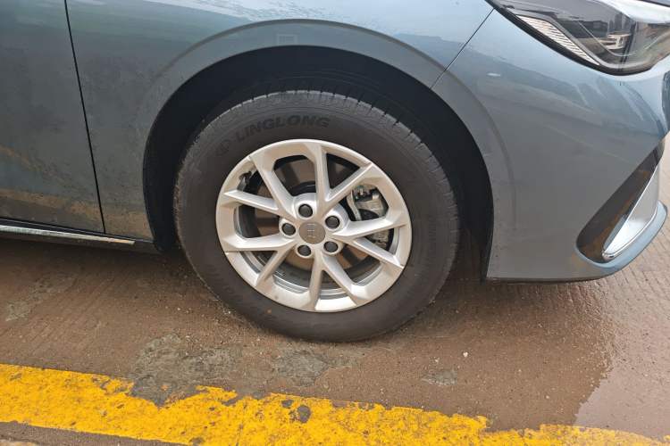 Used Geely Galaxy Stellar 6 2026 Model 60km Exploration Edition Right Front Wheel Hub