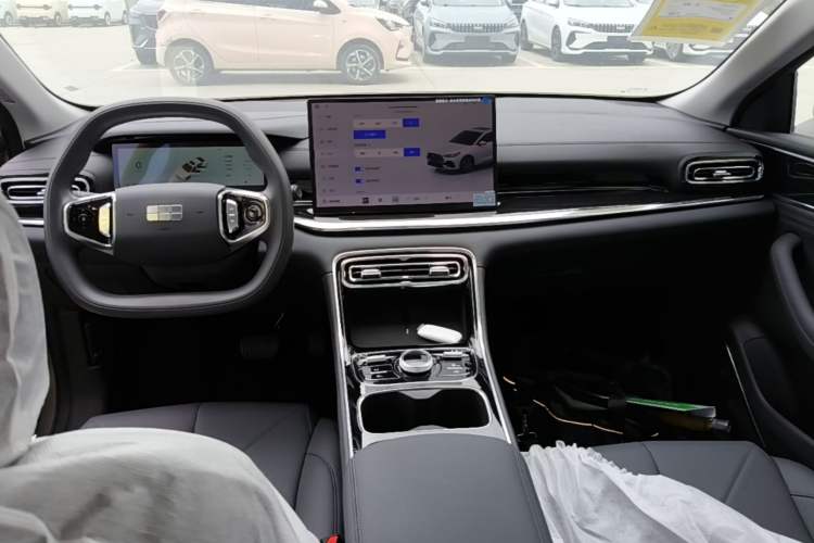 Used Geely Galaxy Stellar 6 2026 Model 125km Long-range Edition Center Console