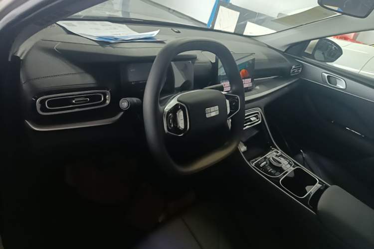 Used Geely Galaxy Stellar 6 2026 Model 125km Free-Style Edition Center Console
