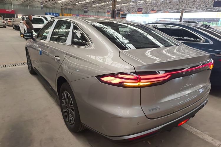 Used Geely Galaxy Stellar 6 2026 Model 125km Free-Style Edition Exterior 2