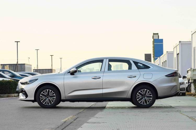 Used Geely Galaxy Stellar 6 2026 Model 60km Free-Style Edition Exterior 4