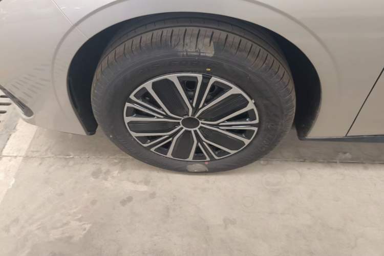 Used Geely Galaxy Stellar 6 2026 Model 125km Free-Style Edition Exterior 4