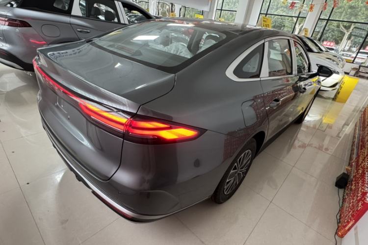 Used Geely Galaxy Stellar 6 2026 Model 125km Free-Style Edition Exterior 5