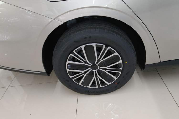 Used Geely Galaxy Stellar 6 2026 Model 125km Free-Style Edition Exterior 5