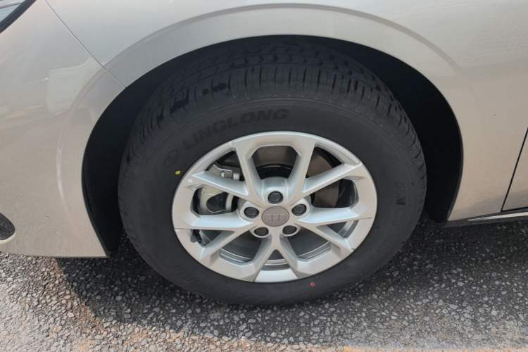 Used Geely Galaxy Stellar 6 2026 Model 125km Long-range Edition Left Front Wheel Hub