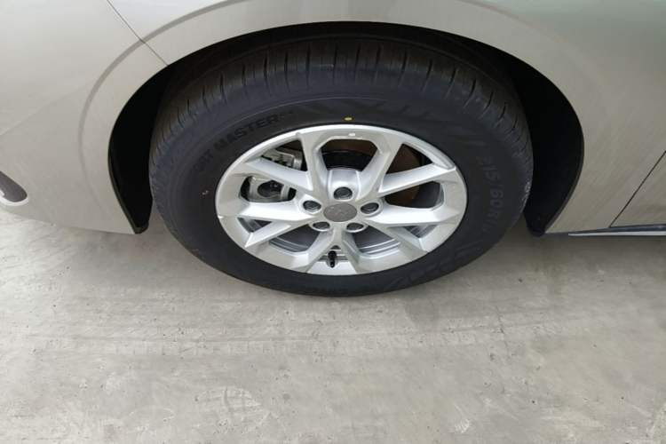Used Geely Galaxy Stellar 6 2026 Model 125km Long-range Edition Left Front Wheel Hub