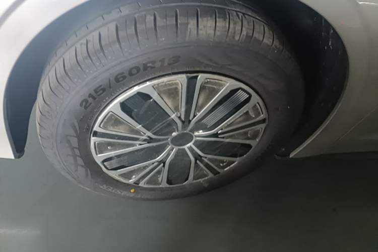 Used Geely Galaxy Stellar 6 2026 Model 125km Free-Style Edition Left Front Wheel Hub