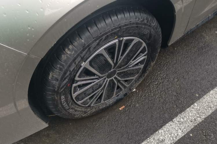 Used Geely Galaxy Stellar 6 2026 Model 60km Sailing Edition Left Front Wheel Hub