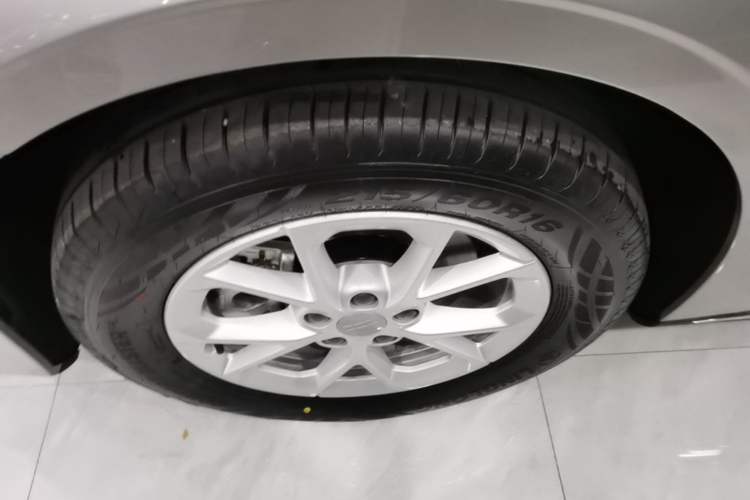 Used Geely Galaxy Stellar 6 2026 Model 60km Exploration Edition Left Front Wheel Hub