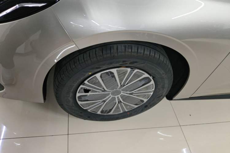 Used Geely Galaxy Stellar 6 2026 Model 125km Free-Style Edition Left Front Wheel Hub