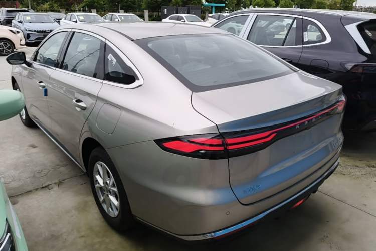 Used Geely Galaxy Stellar 6 2026 Model 125km Long-range Edition Rear Left 45 Deg