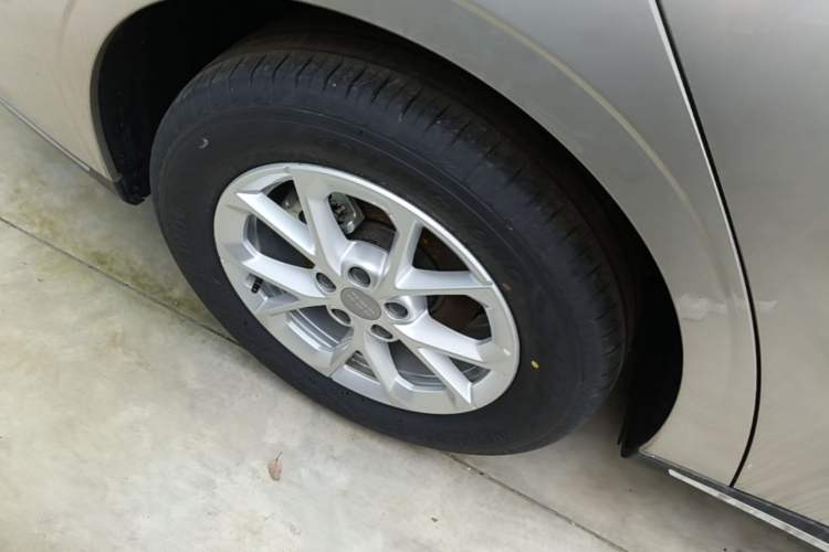 Used Geely Galaxy Stellar 6 2026 Model 125km Long-range Edition Right Rear Wheel Hub