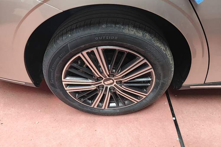 Used Geely Galaxy Stellar 6 2026 Model 125km Exploration+ Edition Right Rear Wheel Hub