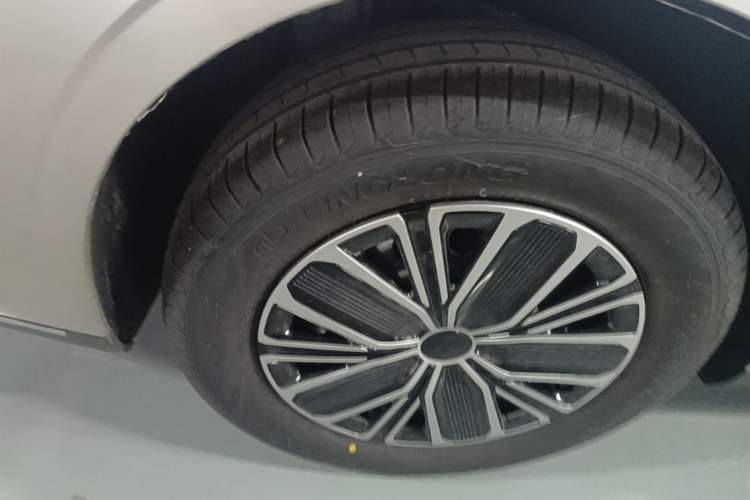 Used Geely Galaxy Stellar 6 2026 Model 125km Free-Style Edition Right Rear Wheel Hub