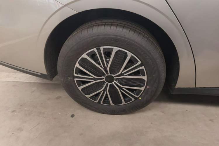 Used Geely Galaxy Stellar 6 2026 Model 125km Free-Style Edition Right Rear Wheel Hub