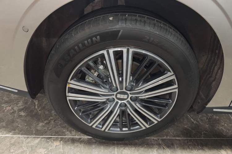 Used Geely Galaxy Stellar 6 2026 Model 125km Starship Edition Right Rear Wheel Hub
