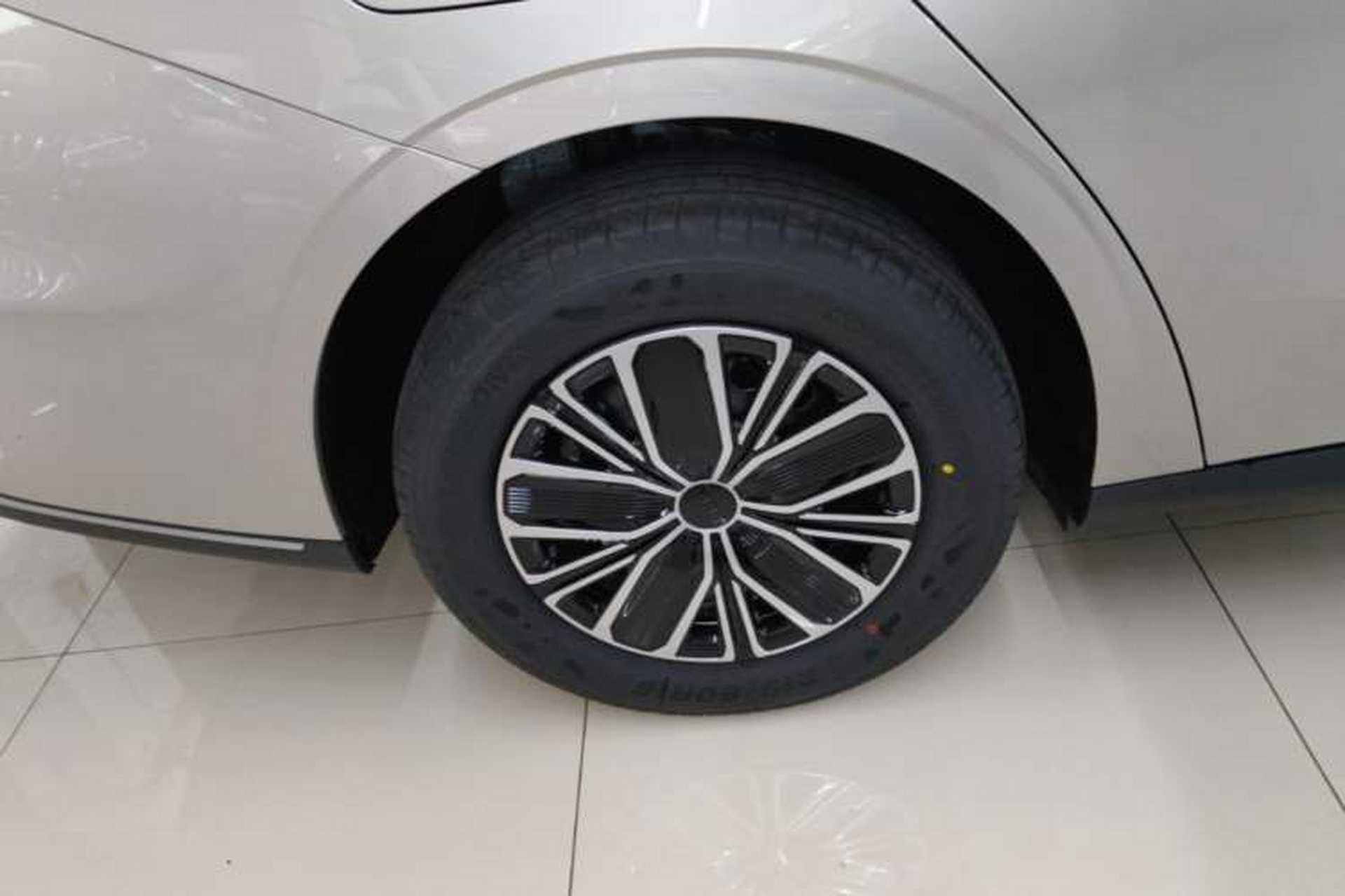 Used Geely Galaxy Stellar 6 2026 Model 125km Free-Style Edition Right Rear Wheel Hub