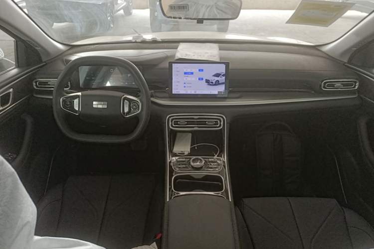 Used Geely Galaxy Stellar 6 2026 Model 125km Free-Style Edition Center Console