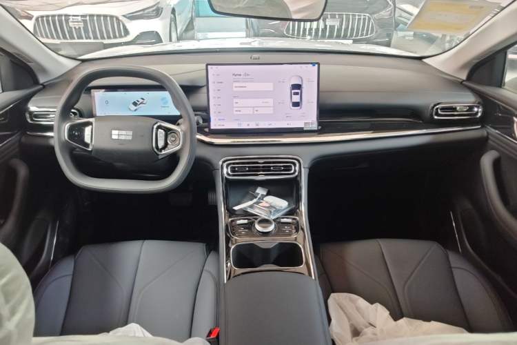 Used Geely Galaxy Stellar 6 2026 Model 125km Long-range Edition Center Console