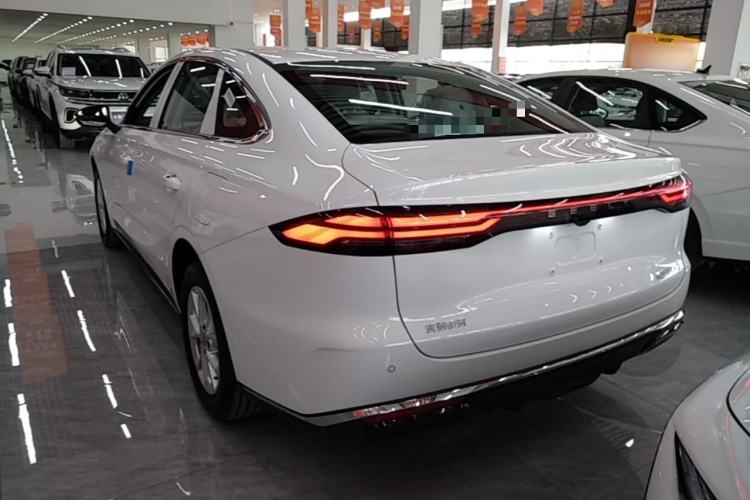 Used Geely Galaxy Stellar 6 2026 Model 125km Long-range Edition Exterior 2