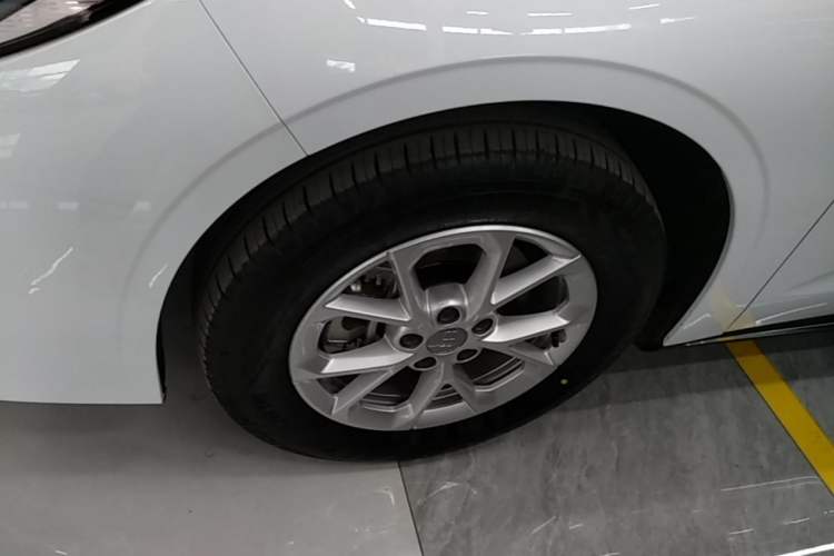 Used Geely Galaxy Stellar 6 2026 Model 125km Long-range Edition Exterior 4