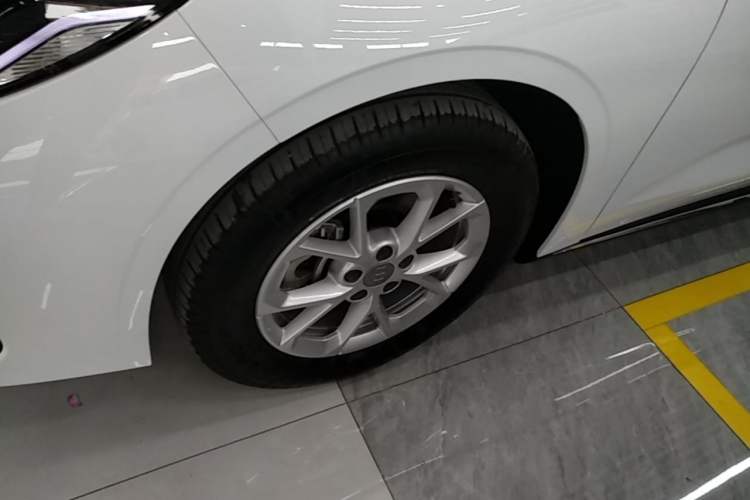 Used Geely Galaxy Stellar 6 2026 Model 125km Long-range Edition Exterior 4