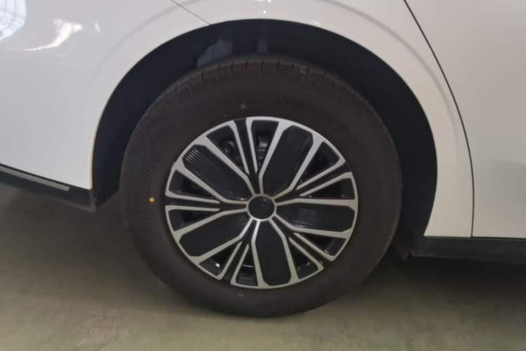Used Geely Galaxy Stellar 6 2026 Model 60km Sailing Edition Exterior 5