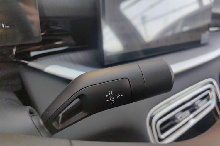 Used Geely Galaxy Stellar 6 2026 Model 60km Sailing Edition Gear Lever