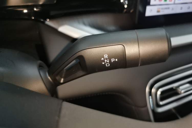 Used Geely Galaxy Stellar 6 2026 Model 60km Free-Style Edition Gear Lever