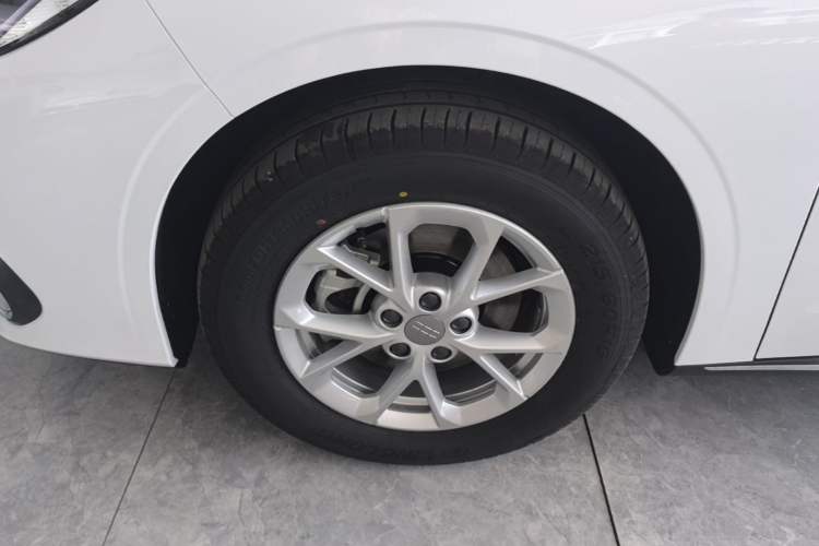 Used Geely Galaxy Stellar 6 2026 Model 125km Long-range Edition Left Front Wheel Hub