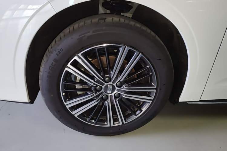 Used Geely Galaxy Stellar 6 2026 Model 125km Exploration+ Edition Left Front Wheel Hub