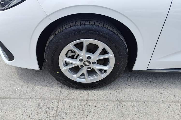 Used Geely Galaxy Stellar 6 2026 Model 60km Exploration Edition Left Front Wheel Hub