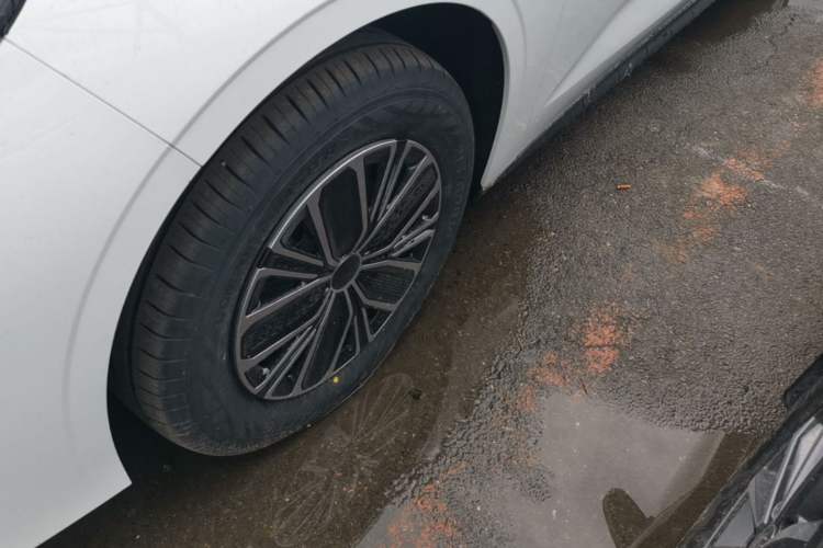 Used Geely Galaxy Stellar 6 2026 Model 60km Sailing Edition Left Front Wheel Hub