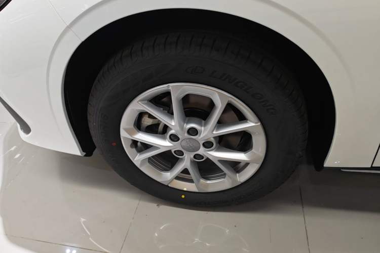 Used Geely Galaxy Stellar 6 2026 Model 60km Exploration Edition Left Front Wheel Hub