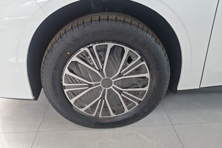 Used Geely Galaxy Stellar 6 2026 Model 60km Free-Style Edition Left Front Wheel Hub