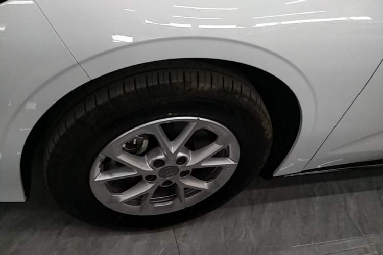 Used Geely Galaxy Stellar 6 2026 Model 125km Long-range Edition Left Front Wheel Hub