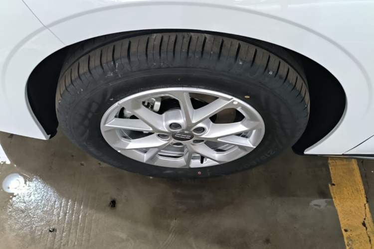 Used Geely Galaxy Stellar 6 2026 Model 125km Long-range Edition Left Front Wheel Hub
