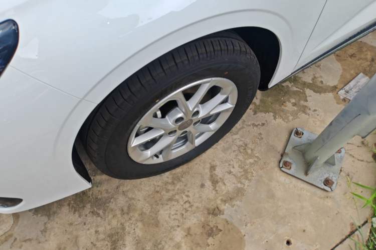 Used Geely Galaxy Stellar 6 2026 Model 125km Long-range Edition Left Front Wheel Hub